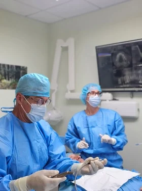 chirurgie implant soin dentiste grau